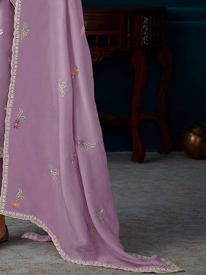 Ethnic motifs embroidered beads and stones kurta with trousers & dupatta 4