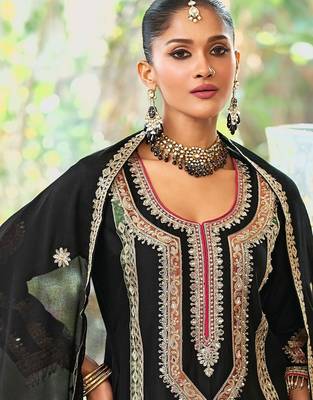 Women ethnic motifs embroidered kurta with trousers & with dupatta 2