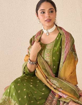 Floral printed round neck kurta with trousers & dupatta 2