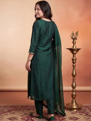 Women ethnic motifs embroidered thread work kurta with trousers & with dupatta 4