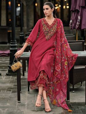 Floral embroidered panelled thread work a-line kurta with trousers & dupatta 4