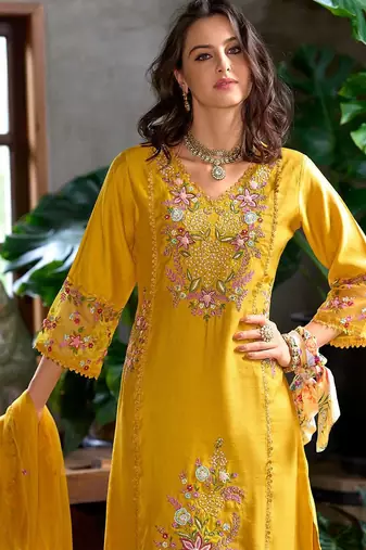 Women floral embroidered panelled sequinned kurta with trousers & with dupatta