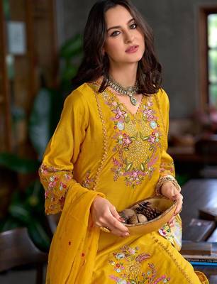 Women floral embroidered panelled sequinned kurta with trousers & with dupatta 3