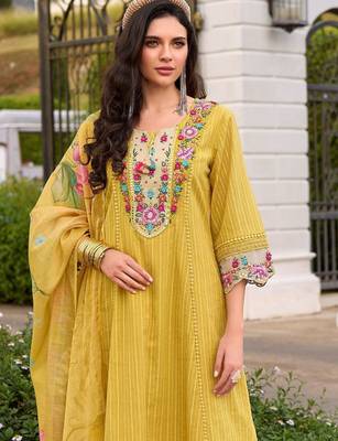 Women floral embroidered thread work cotton kurta sets 2