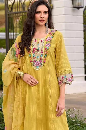 Women floral embroidered regular thread work pure cotton kurta sets