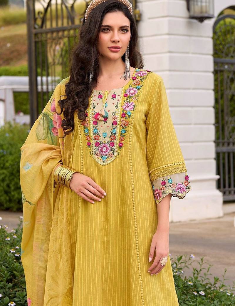 Women floral embroidered regular thread work pure cotton kurta sets