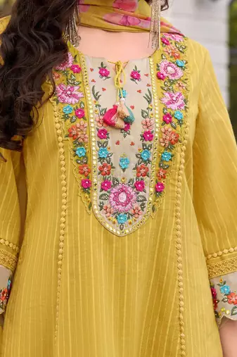Women floral embroidered regular thread work pure cotton kurta sets