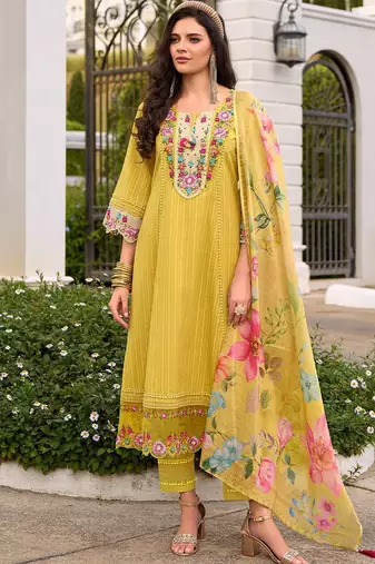 Women floral embroidered regular thread work pure cotton kurta sets