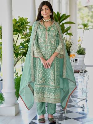 Zari ethnic motifs embroidered notch neck straight republic day kurta with trousers & dupatta 1