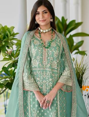 Zari ethnic motifs embroidered notch neck straight republic day kurta with trousers & dupatta 2