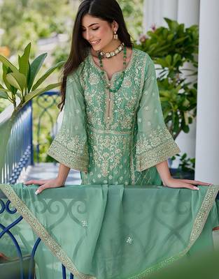 Zari ethnic motifs embroidered notch neck straight republic day kurta with trousers & dupatta 4