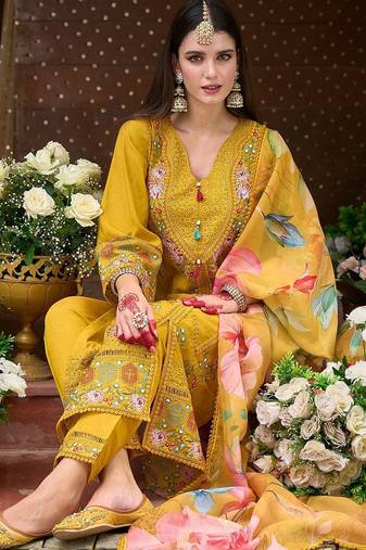 Women floral embroidered panelled thread work kurta with trousers & with dupatta
