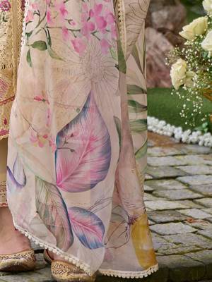 Women ethnic motifs embroidered panelled thread work kurta with trousers & with dupatta 3