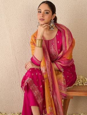 Women ethnic motifs kurta with trousers & with dupatta 1