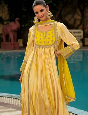 Women ethnic motifs embroidered anarkali kurta with trousers & dupatta 2