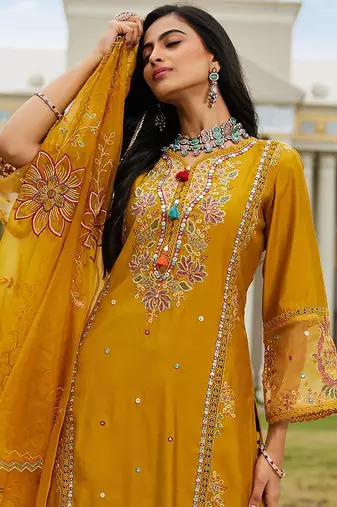Women ethnic motifs embroidered regular mirror work kurta with trousers & with dupatta