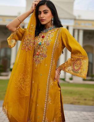 Women ethnic motifs embroidered mirror work kurta with trousers & with dupatta 3