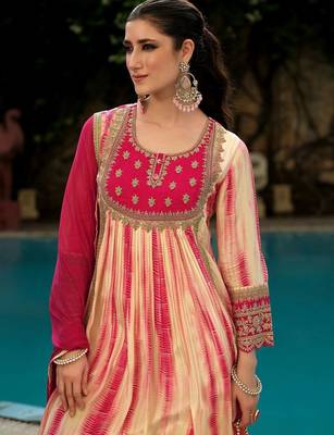 Floral embroidered shibori technique thread work kurta with trousers & dupatta 2