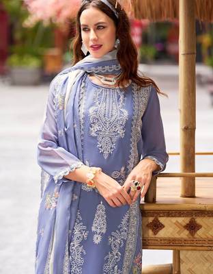 Floral embroidered round neck thread work straight kurta with trousers & dupatta 2