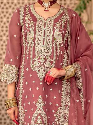 Floral embroidered notch neck zari organza kurta with trousers and dupatta 3
