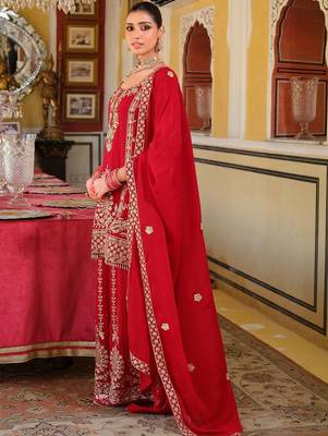 Women ethnic motifs embroidered kurta with sharara & dupatta 3