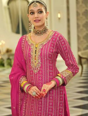 Women ethnic motifs embroidered sequinned kurta set with dupatta 2