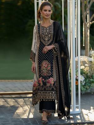 Floral printed sweetheart neck mirror work straight kurta with palazzos & dupatta 2