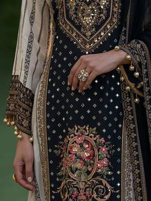 Floral printed sweetheart neck mirror work straight kurta with palazzos & dupatta 3