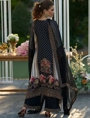 Floral printed sweetheart neck mirror work straight kurta with palazzos & dupatta 4