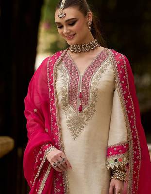 Women ethnic motifs embroidered mirror work kurta with trousers & with dupatta 2