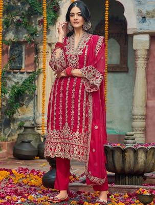 Ethnic motifs embroidered v-neck zari organza kurta with trousers and dupatta 1