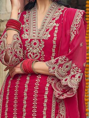 Ethnic motifs embroidered v-neck zari organza kurta with trousers and dupatta 3