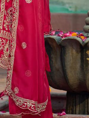 Ethnic motifs embroidered v-neck zari organza kurta with trousers and dupatta 4