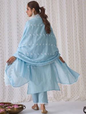 Floral embroidered thread work cotton republic day kurta with trousers & dupatta 3