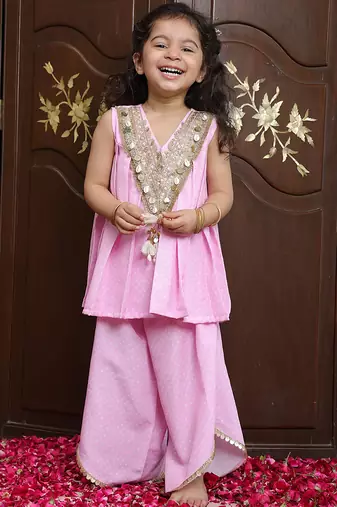 Pastel pink embroidered crepe kurti set