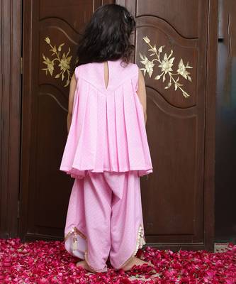 Pastel pink embroidered crepe kurti set 2