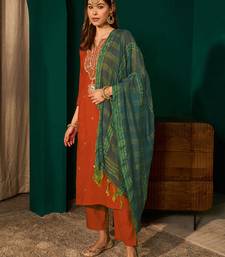 Rust silk sequence embroidered v neck kurta set with green jacquard dupatta