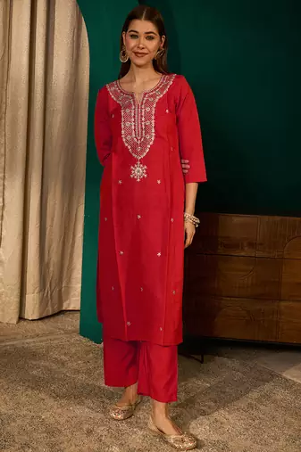 Red silk sequence embroidered v neck kurta set with green jacquard dupatta
