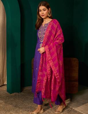 Violet silk sequence embroidered v neck kurta set with pink jacquard dupatta 2