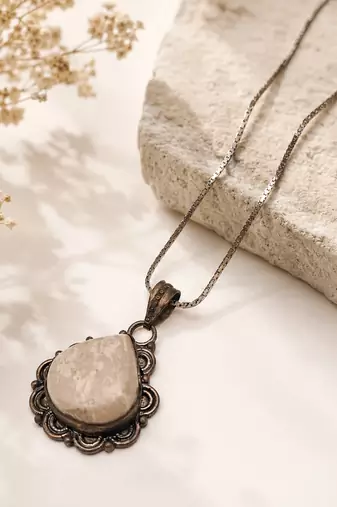white color oxidised chain with stones pendant