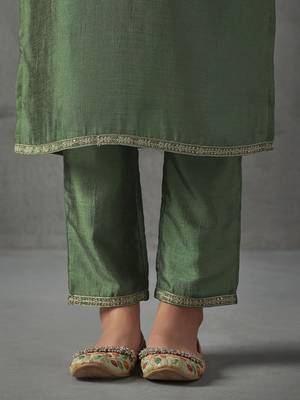 Green vichitra heavy thread embroidery work kurta pant set 5