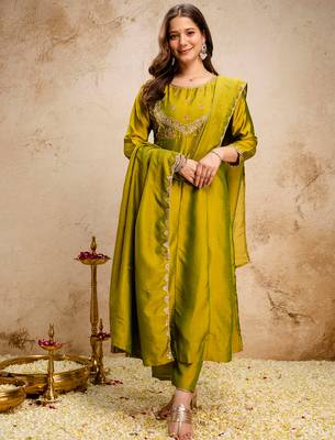 Green vichitra silk heavy thread embroidery work kurta pant set 2