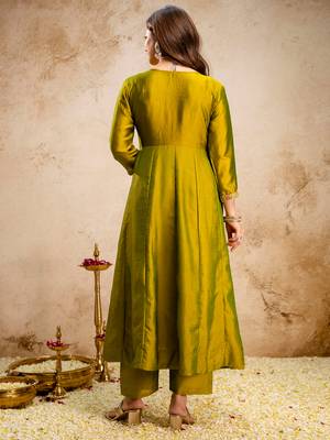 Green vichitra silk heavy thread embroidery work kurta pant set 3