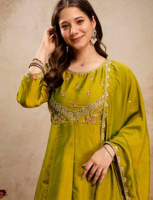 Green vichitra silk heavy thread embroidery work kurta pant set 4