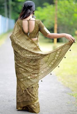 Mirchi fashion women's green paisley zari border cotton silk,silk blend saree with unstitched blouse piece 4