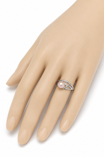 Pearl finger ring with silver-tone filigree band, adjustable