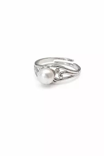 Pearl finger ring with filigree silver band, adjustable