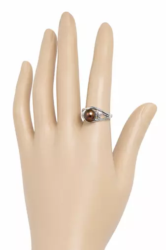 Black pearl finger ring with silver filigree band, adjustable