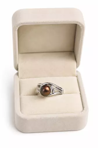Black pearl finger ring with silver filigree band, adjustable