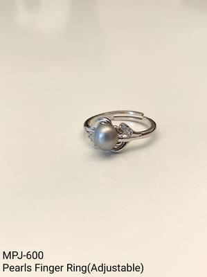 Pearl finger ring with cz accents, silver-tone, adjustable. 4